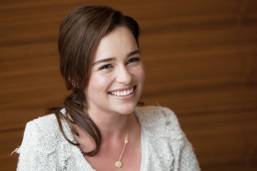 Emilia Clarke (انگلیس)