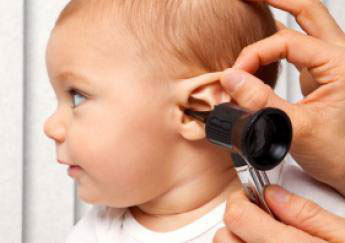 چرا نوزاد گوش درد میگیرد