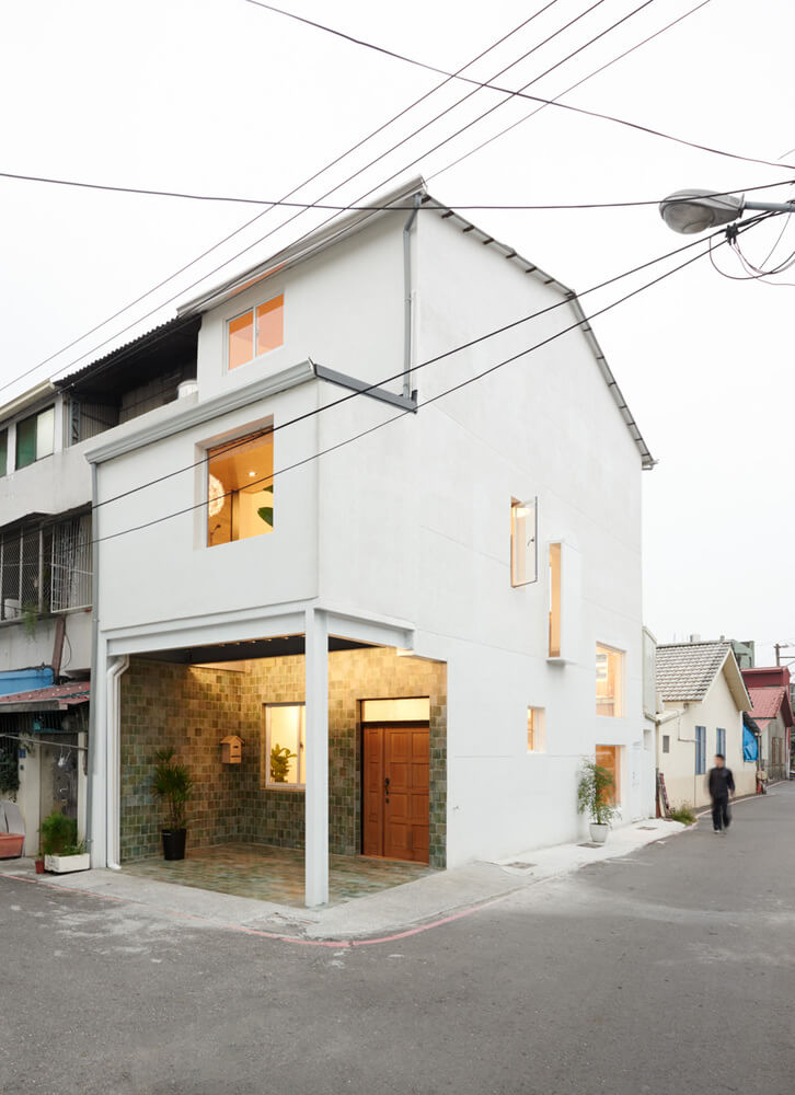 طراحی خانه مینیمالیستی دو و نیم طبقه زیبا در تایوان