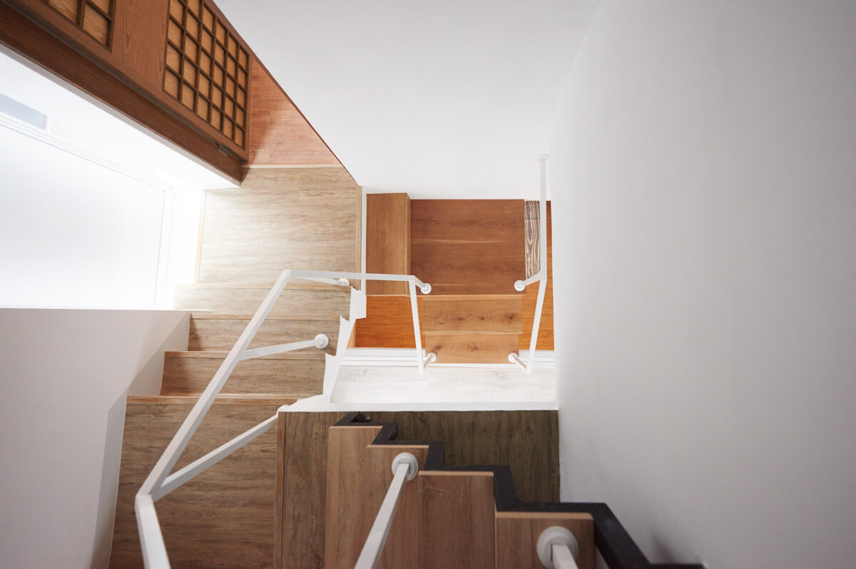 طراحی خانه مینیمالیستی دو و نیم طبقه زیبا در تایوان