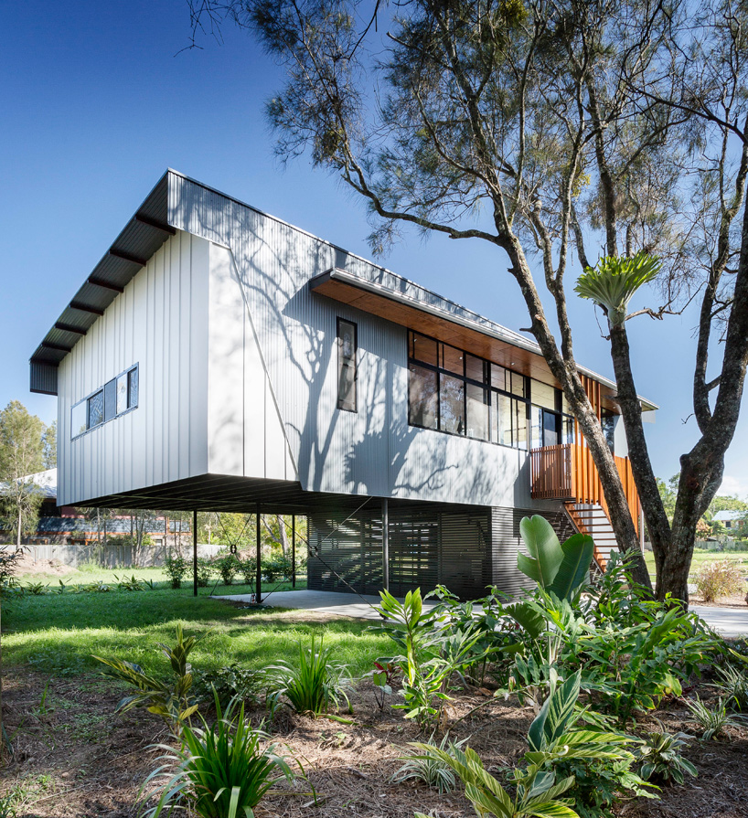 خانه ساحلی معلق با سه اتاق خواب مدرن در استرالیا 