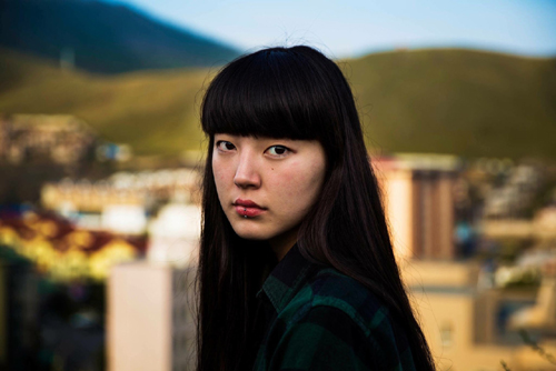 دختر جذاب مغولی