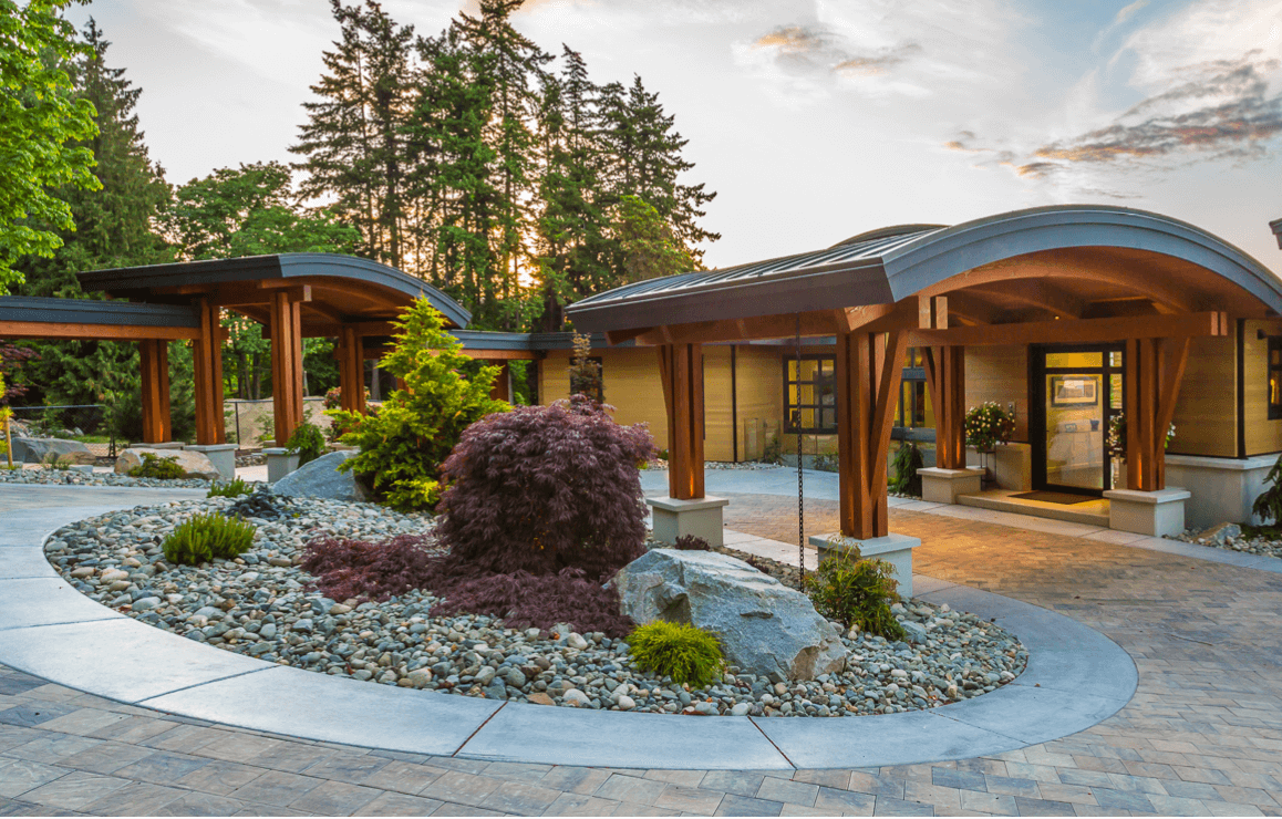 خانه هلالی شکل زیبا با دکوراسیون مدرن و خیره کننده در کانادا