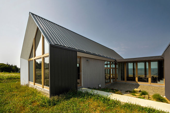 خانه دوقلوی ویلایی در کانادا که مشرف به دریاست