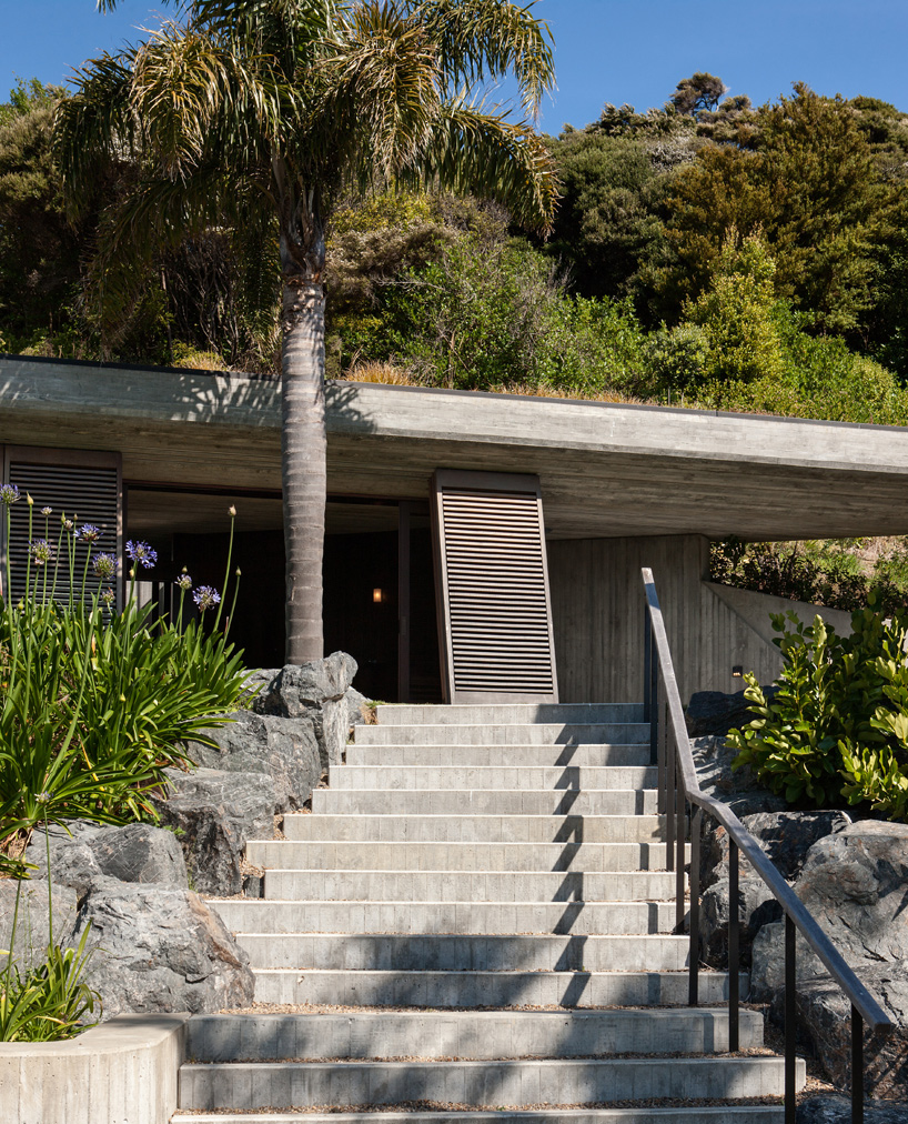  خانه ی ساحلی زیبا و مدرن در طبیعت زیبای نیوزیلند