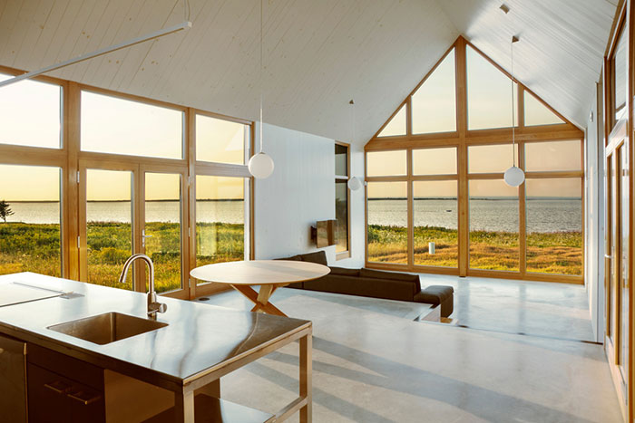 خانه دوقلوی ویلایی در کانادا که مشرف به دریاست