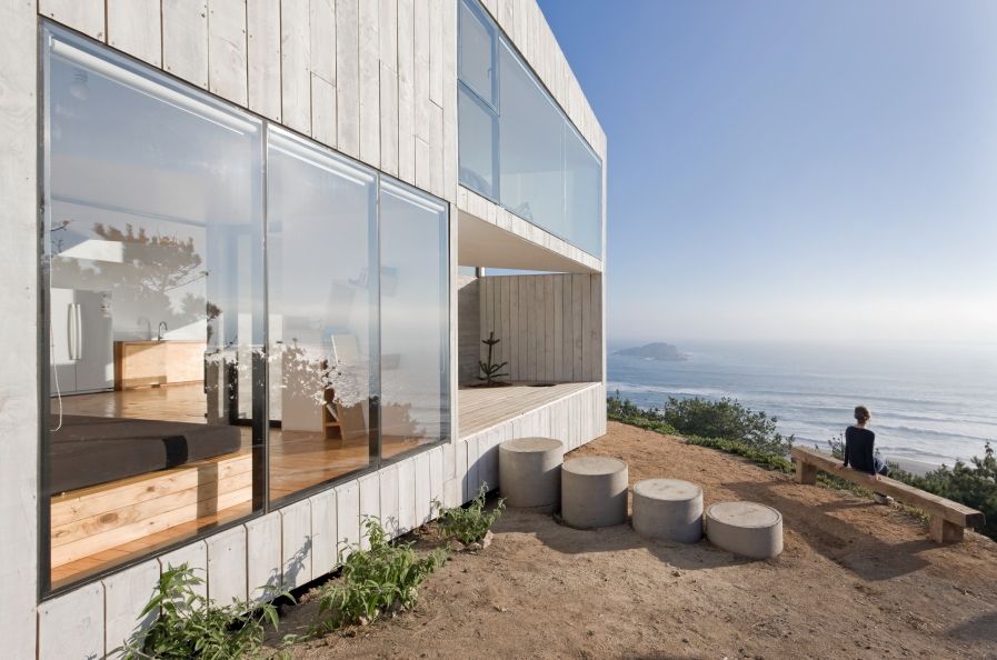 خانه مدرن مکعبی شکل و روستایی با چشم انداز دریا در شیلی