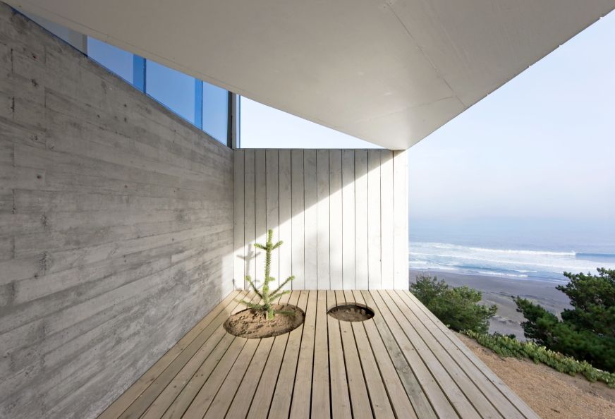 خانه مدرن مکعبی شکل و روستایی با چشم انداز دریا در شیلی