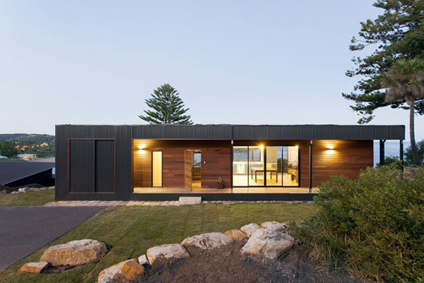 بام سبز خانه ساحلی با پوشش گیاهی و سازگار با محیط زیست