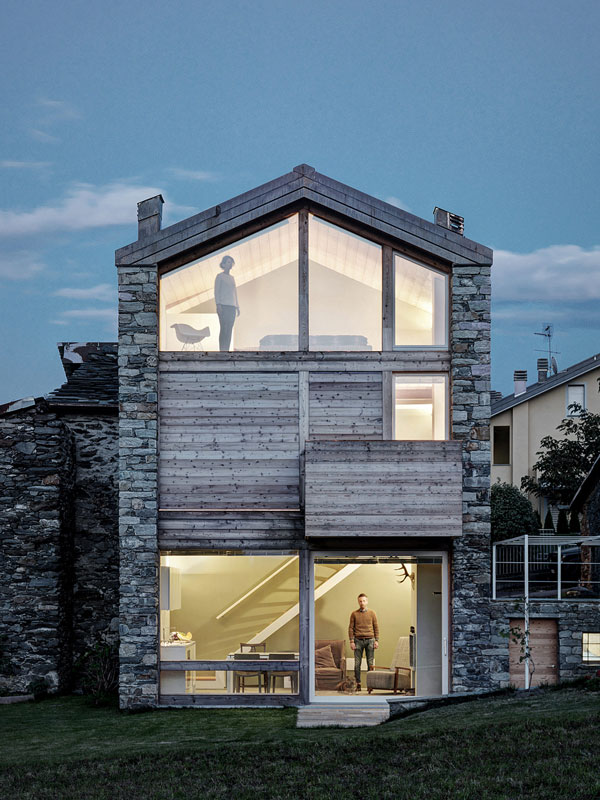 سنگ، چوب و شیشه: خانه ی اس وی در البوساجیا، ایتالیا
