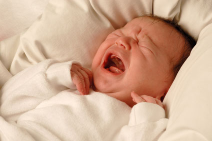 علت گریه زیاد نوزاد چیست؟ + دلایل