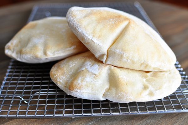 روش پخت نان پیتا با استفاده از بهبود دهنده