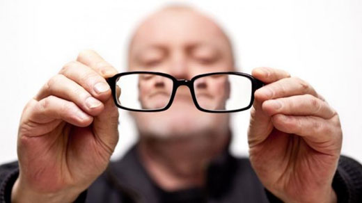 ابتلای سالمندان به مشکلات بینایی