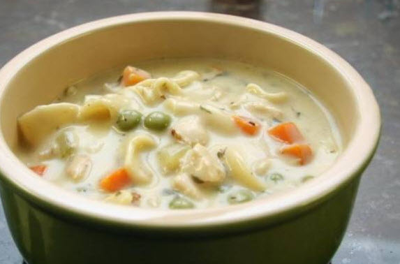 دستور سوپ خامه ای مرغ و نودل با استفاده از روش زیر