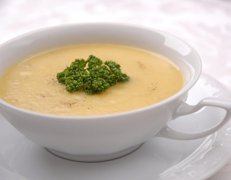 دستور پخت سوپ سبزیجات و خامه با استفاده از آب مرغ