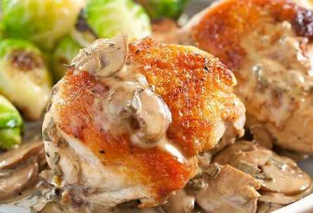 چگونه خوراک قارچ و مرغ را ویژه عصرانه در فر درست کنیم؟