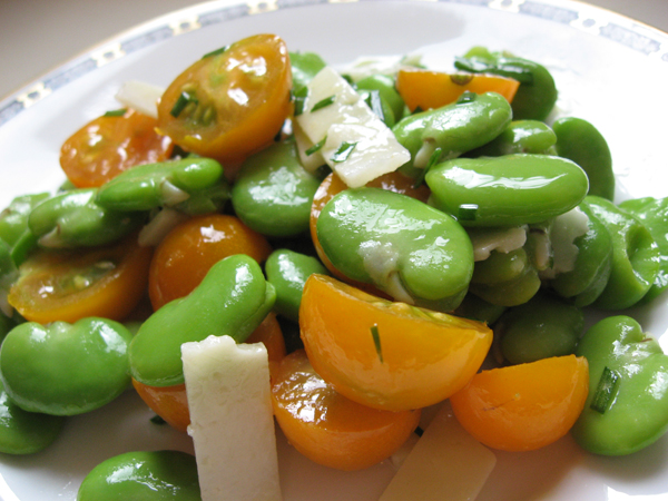 درست کردن سالاد باقالی و پنیر همراه با سبزیجات گرم