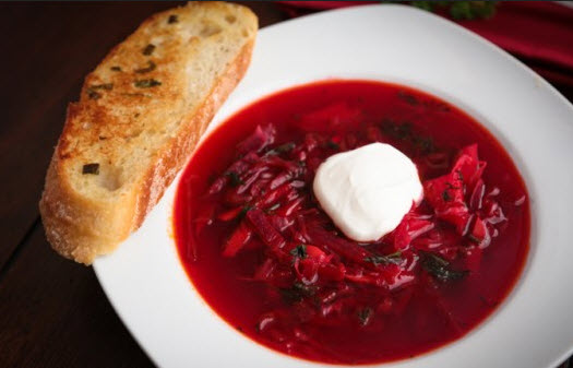 طرز تهیه سوپ برش روسی قرمز رنگ با استفاده از چغندر تازه