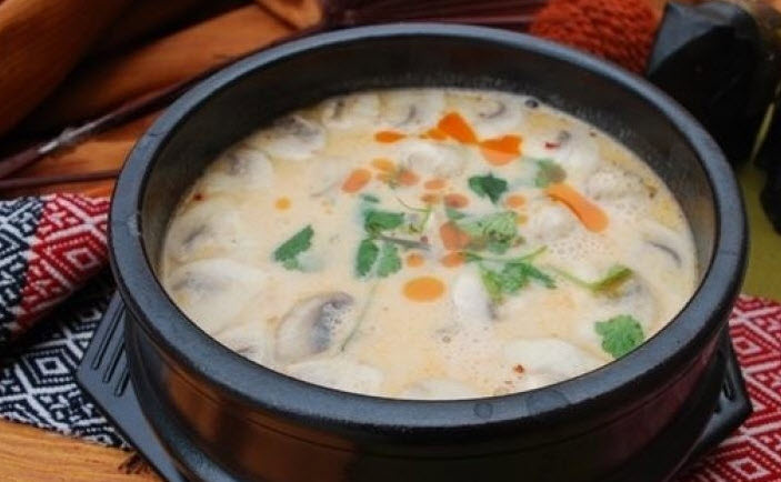 پخت سوپ قارچ و نودل خامه ای ویژه یک پیش غذای رسمی