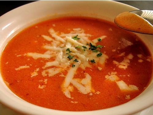 تهیه سوپ گوجه فرنگی ترکیه ای همراه با کرفس