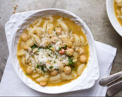دستور پخت سوپ پاستا و نخود همراه با عصاره سبزیجات