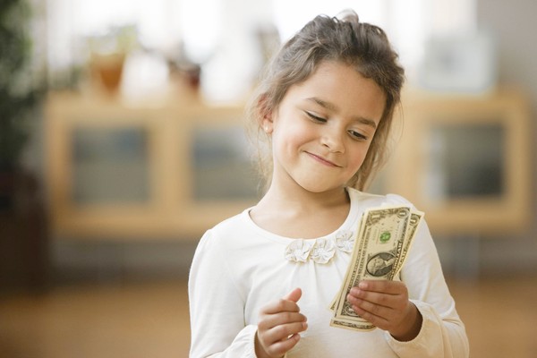 آینده مالی فرزندان را با صحبت نکردن در مورد پول خراب نکنید!