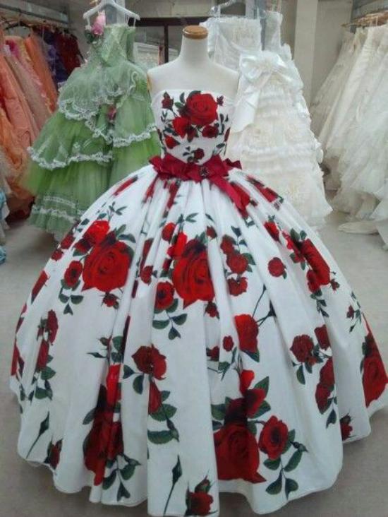 مجموعه ای از لباس نامزدی پرنسسی و پفی با پارچه گیپور و طرح های جدید و زیبا