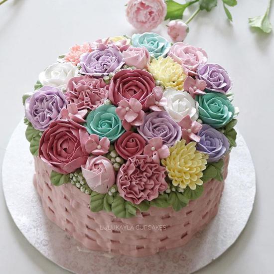 عکس کیک تولد عاشقانه قلب با تزئین زیبا و ایده آل