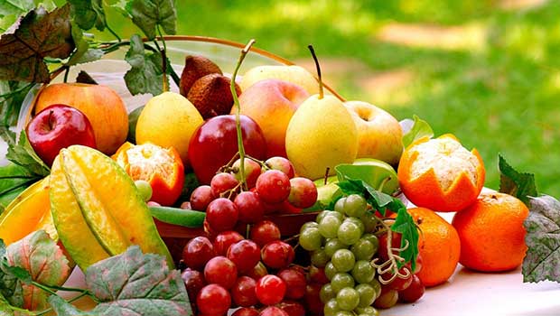 عوارض افراط در مصرف میوه