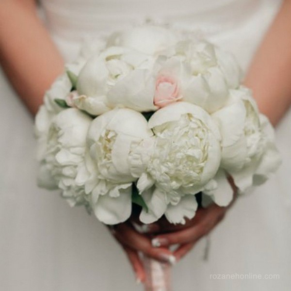 دسته گل عروس مصنوعی جذاب با طراحی مد روز