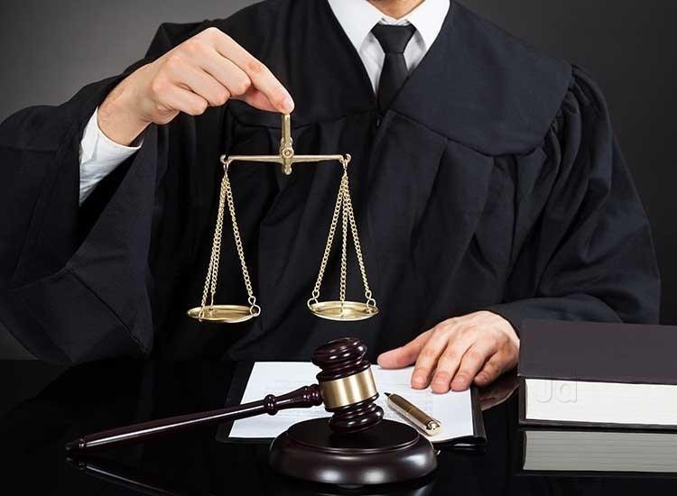 آیا مشاوره حقوقی رایگان توسط وکیل پایه یک دادگستری امکان پذیر است؟