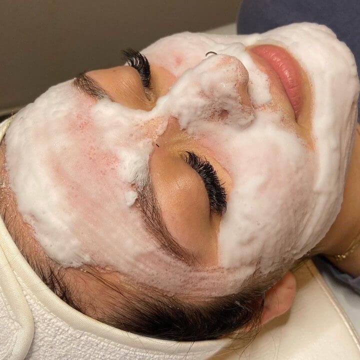 دوره آموزش پاکسازی پوست با مدرک فنی حرفه ای